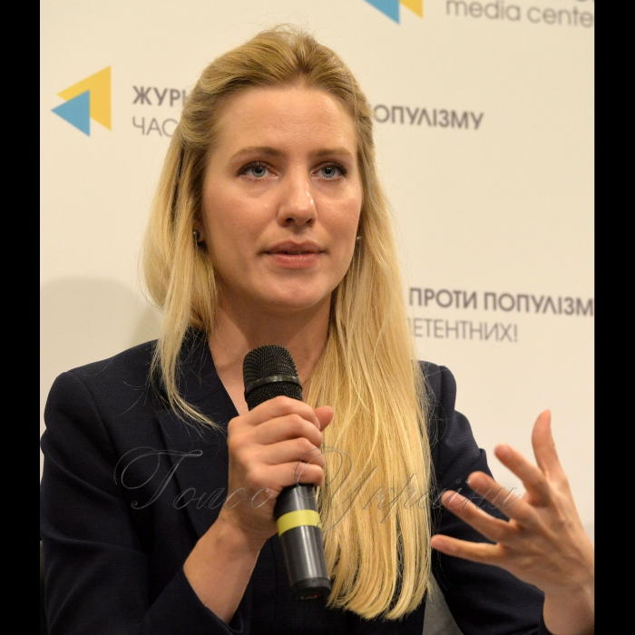 21 липня 2017 Український кризовий медіа центр.
Дискусія щодо звітування громадських організацій та скасування е-декларування для 